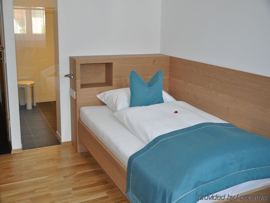 Hotel Goldener Adler Wattens Quarto foto